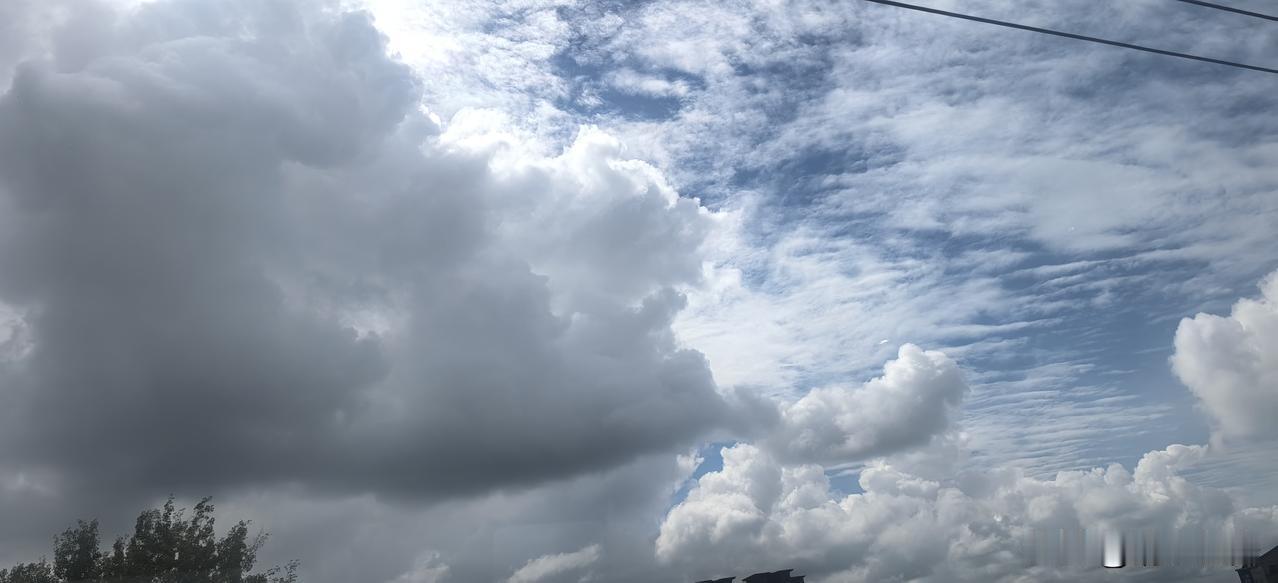 西安的大雨，真的下的美提高了地铁的流量发一张怀念的蓝天白云不过看起来，也
