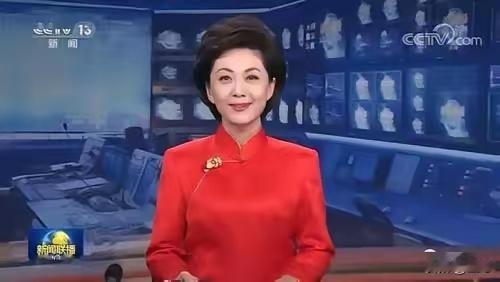 脱掉西装，换上国风。传统文化，大家风范。端庄典雅，雍容华贵。红红火火，中国