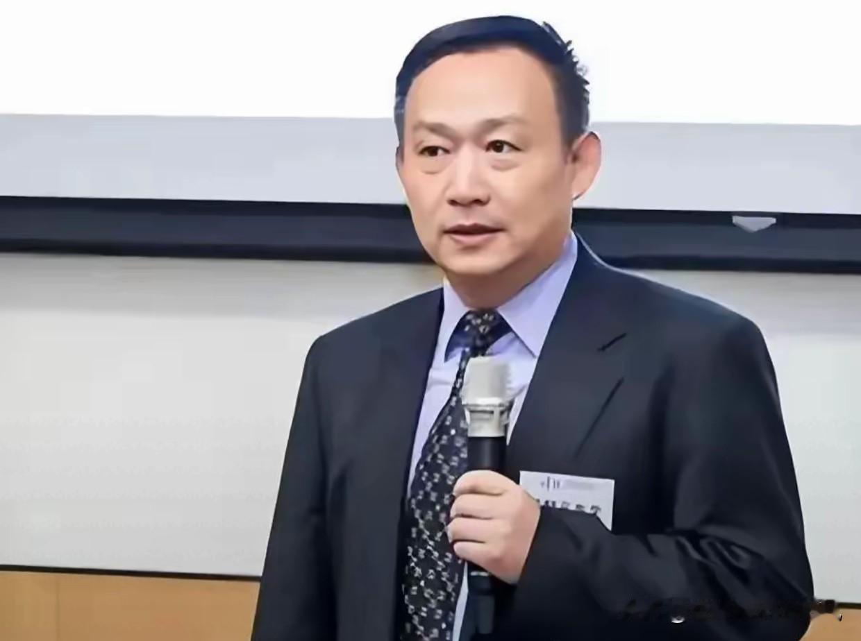 卢麒元深度警示：最隐蔽的渗透，藏在立法与规则里！卢麒元这话点得准。大家眼睛都盯着