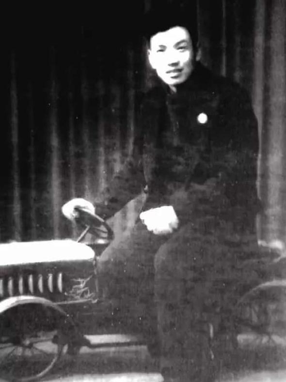 1945年，中统陕西调查统计室主任李茂堂回到了延安，提出重新入党，毛主席笑了笑