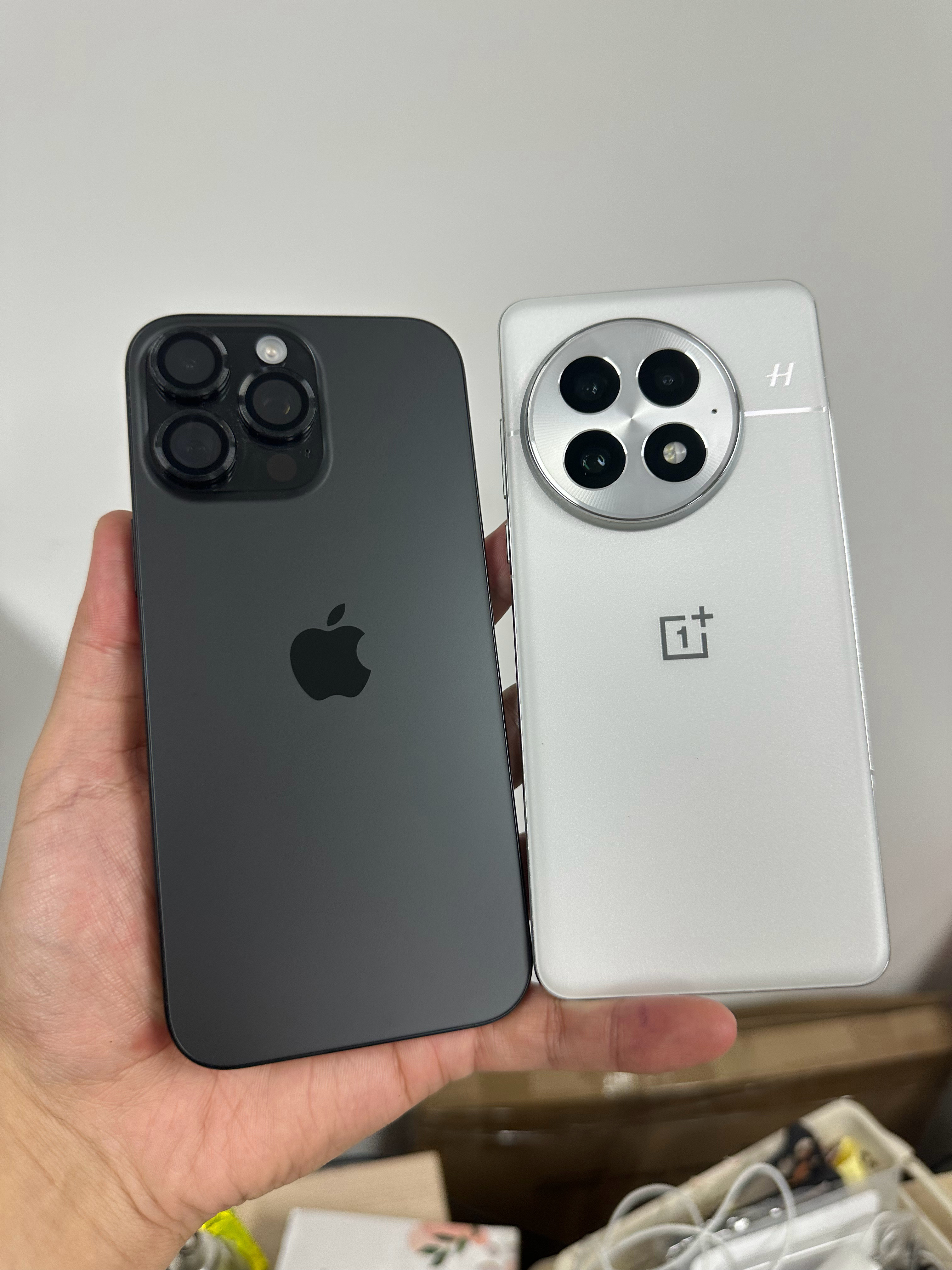 公司小伙伴一加13换iPhone16PM有锁256表示一个字“爽”[doge]