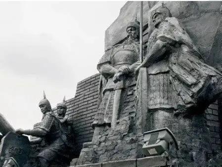 "庭芝，男子汉，死就死，不要投降！"这句话，是一个被俘的人冒死喊出来的。