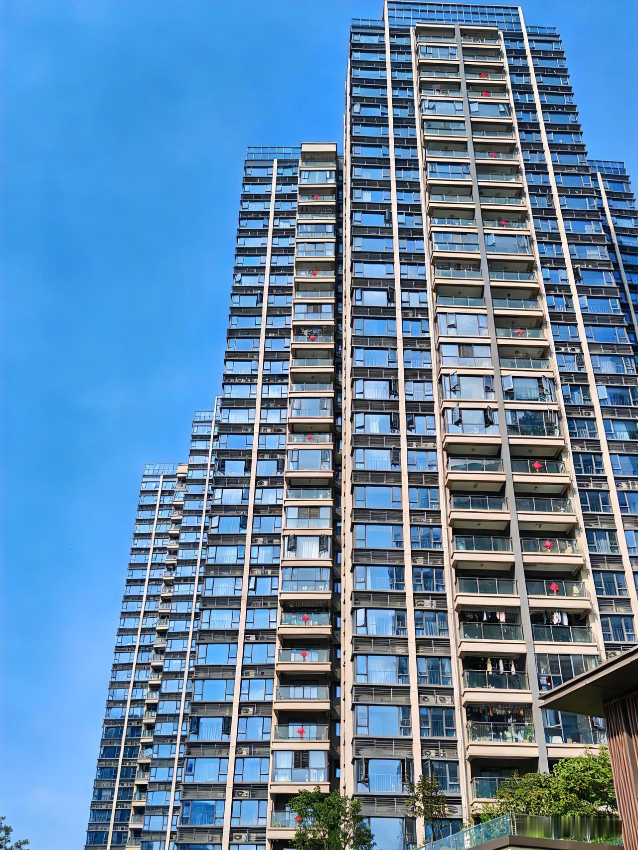 现在把房子降价卖掉好？还是再等等？我卖房子快15年了，说句掏心窝的话，当下楼
