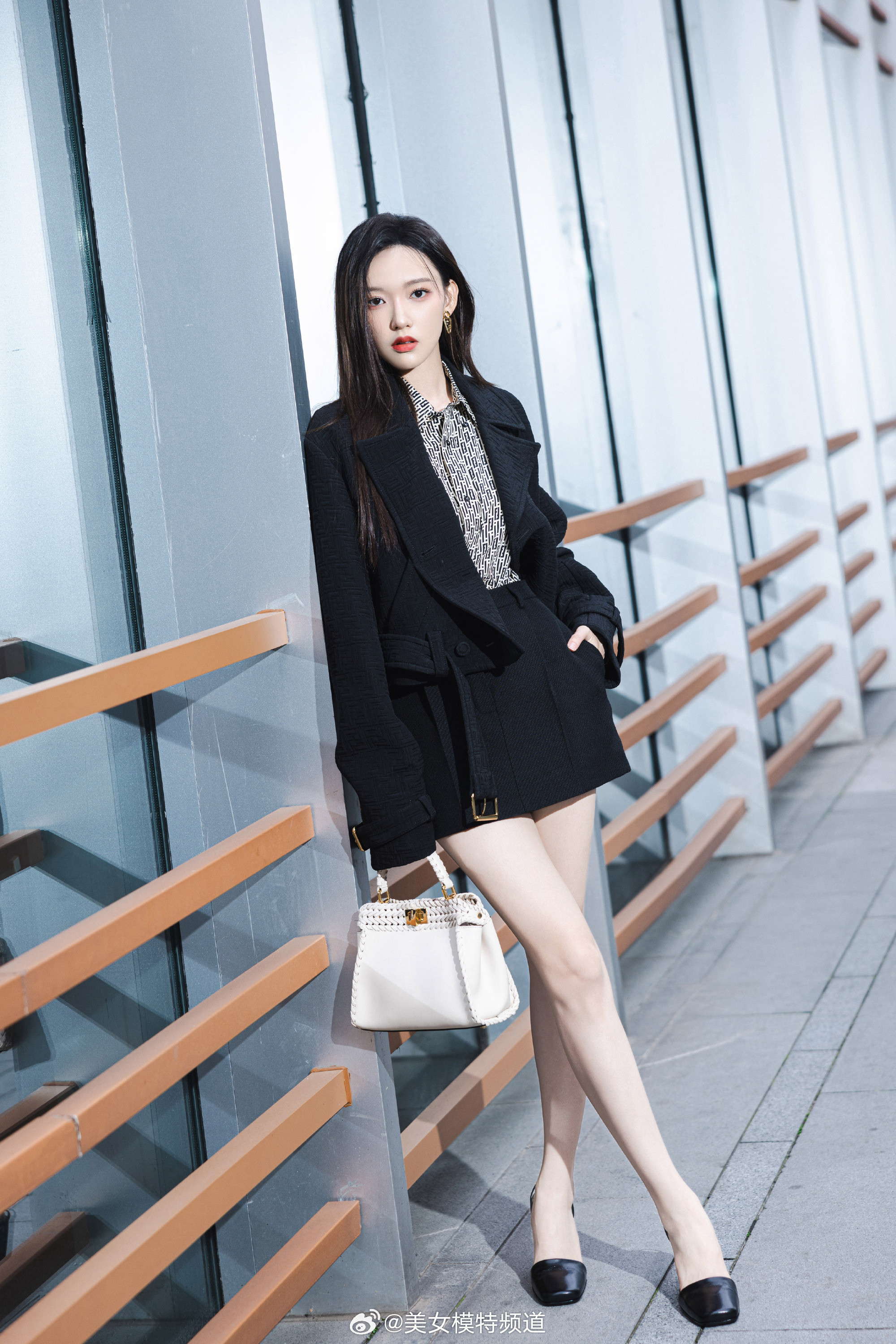 程潇黑色系甜酷干练穿搭落落大方