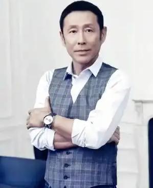 向来不爱夸人的陈道明当众说她就是自己心里的梦中情人，可她却嫁给了当时圈内没半点名