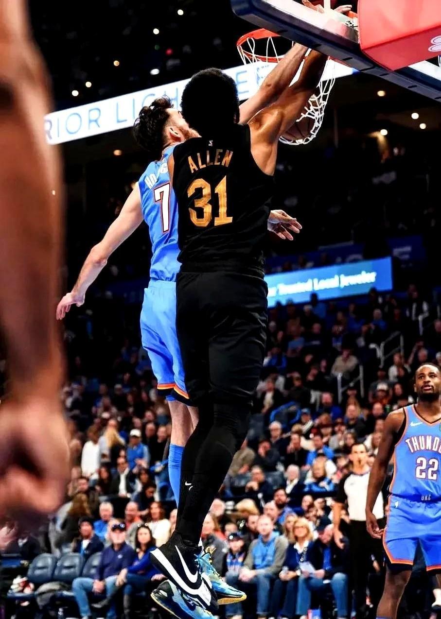 七连胜的骑士，输给了少了亚历山大、杰伦·威廉姆斯、卡鲁索的雷霆残阵。别只看雷