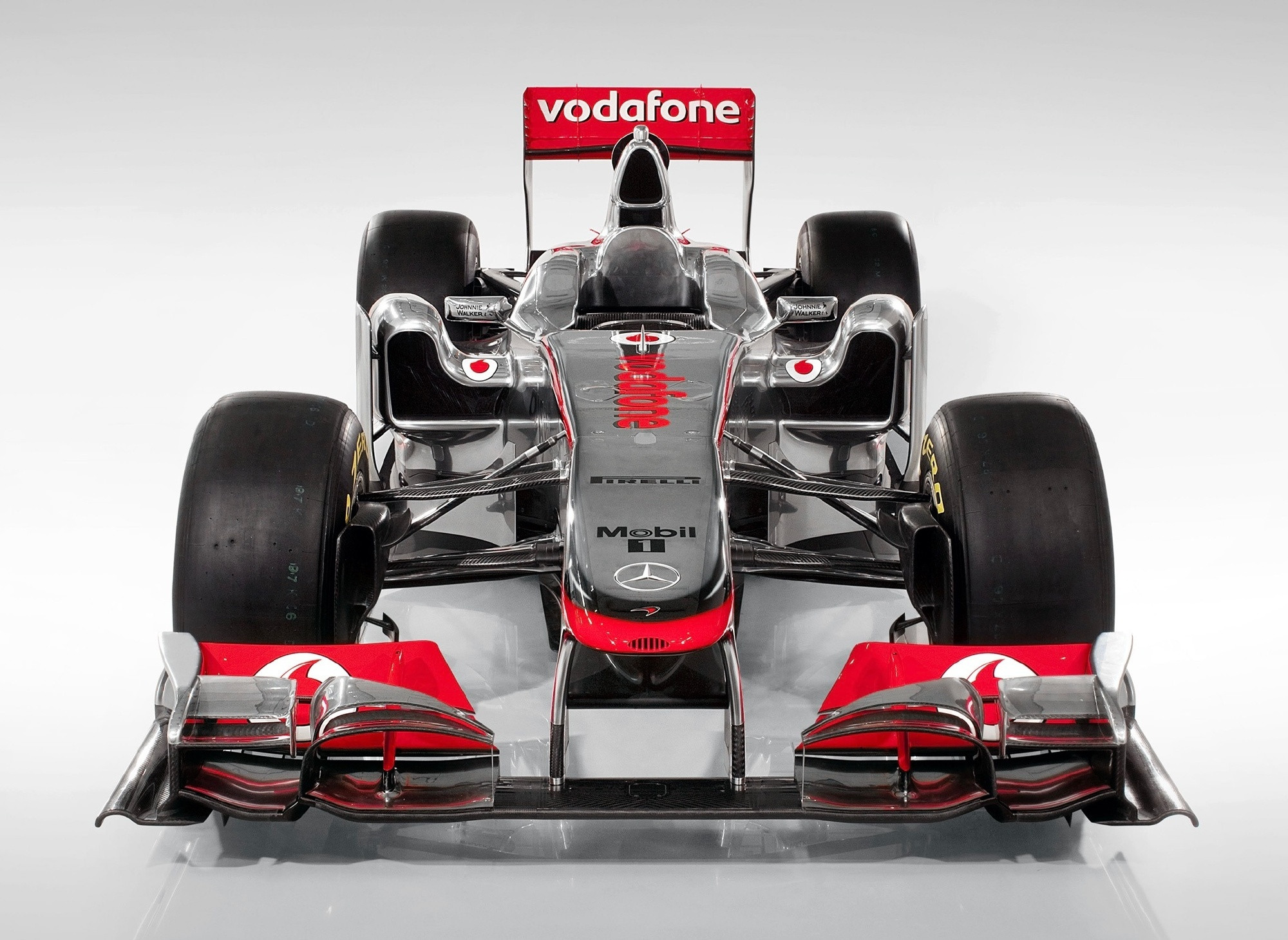 F1历史上：三种失败的侧箱创新典范迈凯轮：L型侧箱法拉利：金鱼缸侧箱梅赛德斯：0