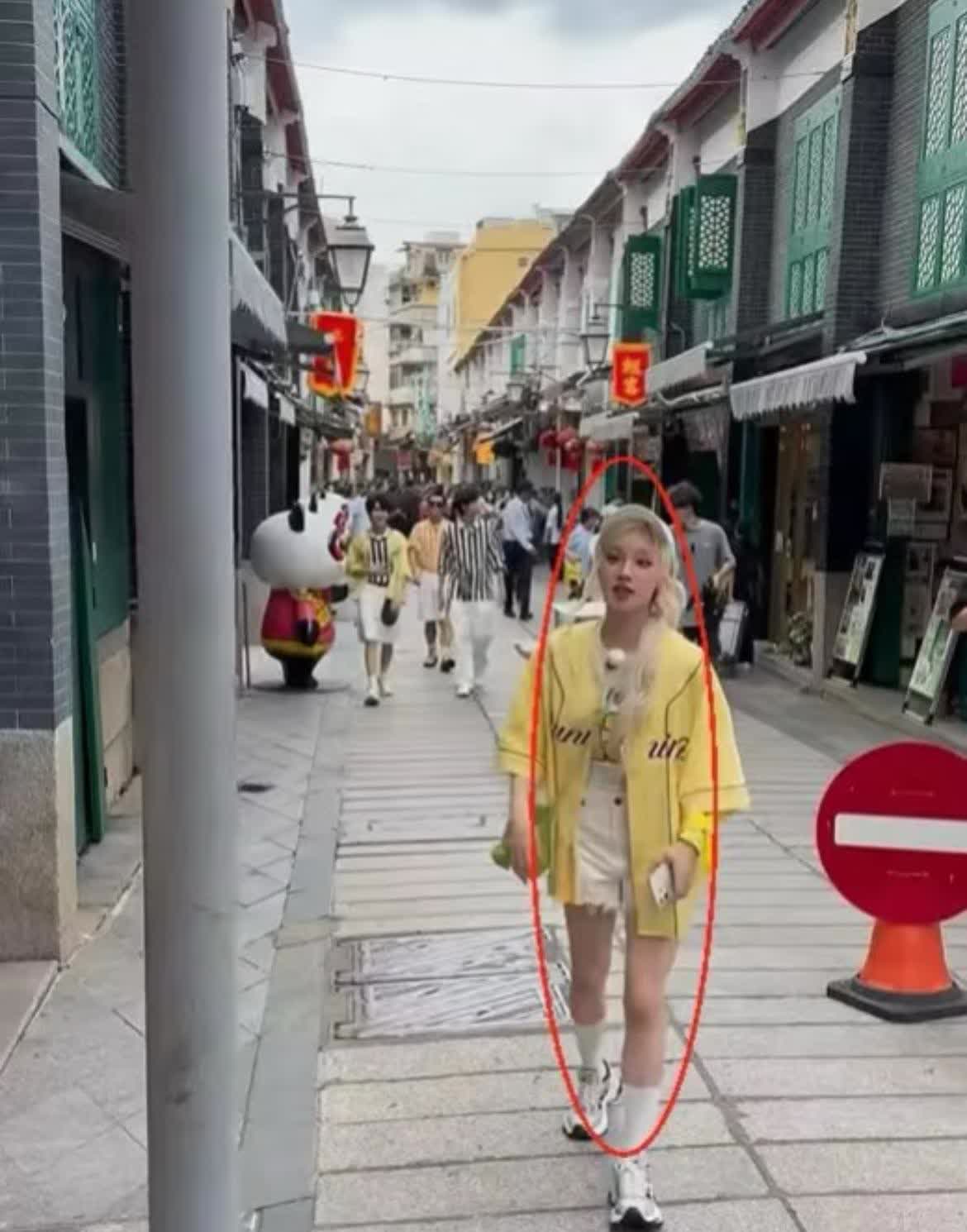 宋雨琦路人视角也就这样吧。。宋雨琦也太明艳动人了，眼睛大大的好喜欢啊啊啊啊﻿