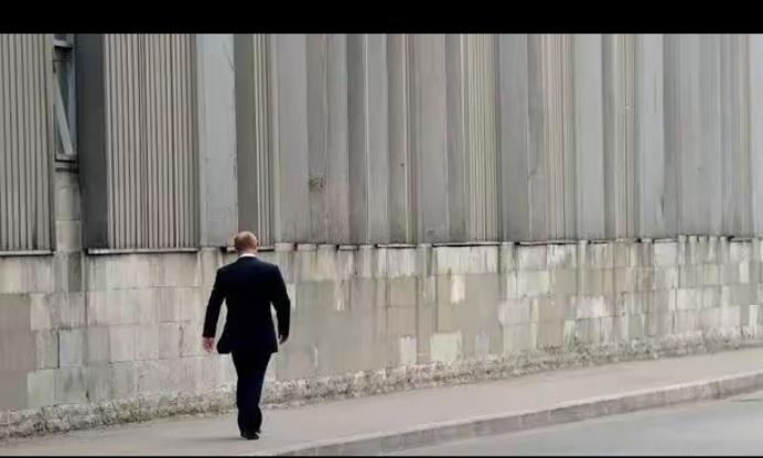 欧洲被锁仓，全球油轮被堵，俄总统又一次出手，决定从4月1日起禁售汽油，持续四个月