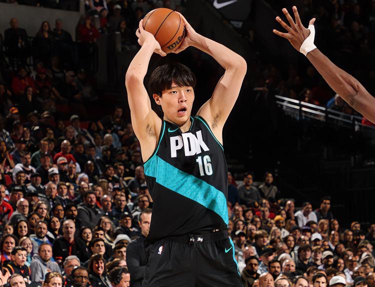 崔永熙：小杨，你那两三分要是能进一个，你说有没有可能把克林根打回替补去？？？杨