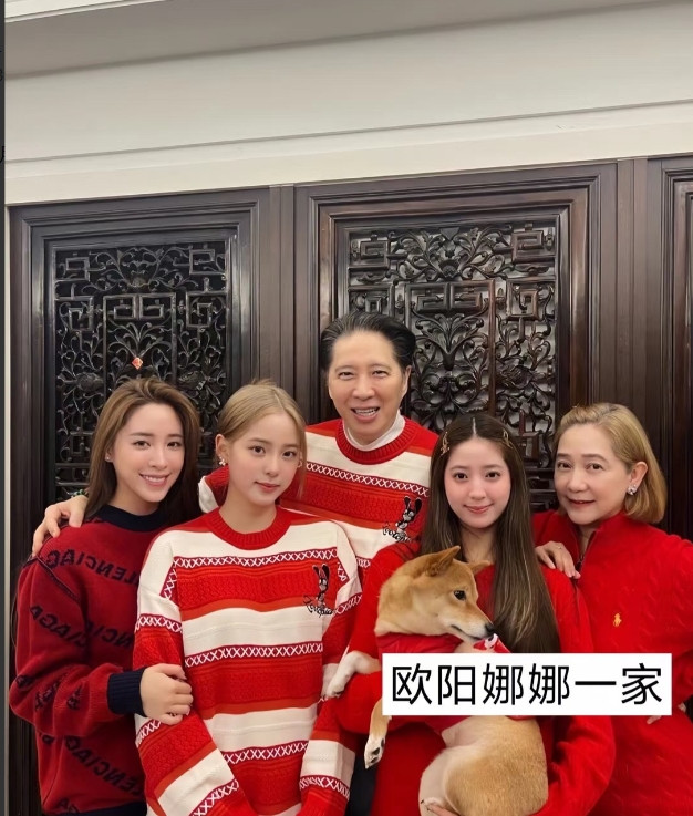 明星全家福一看就是一家人，明星基因还是很强大的，看清楚很幸福的一家人，你认识几