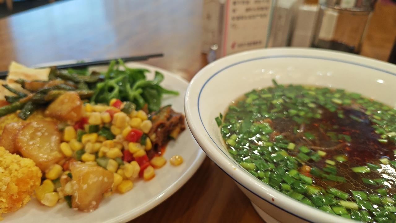还有拒绝降薪的员工说实话，只要不是“体制内”的人，很难拒绝降薪。毕竟，拒绝降