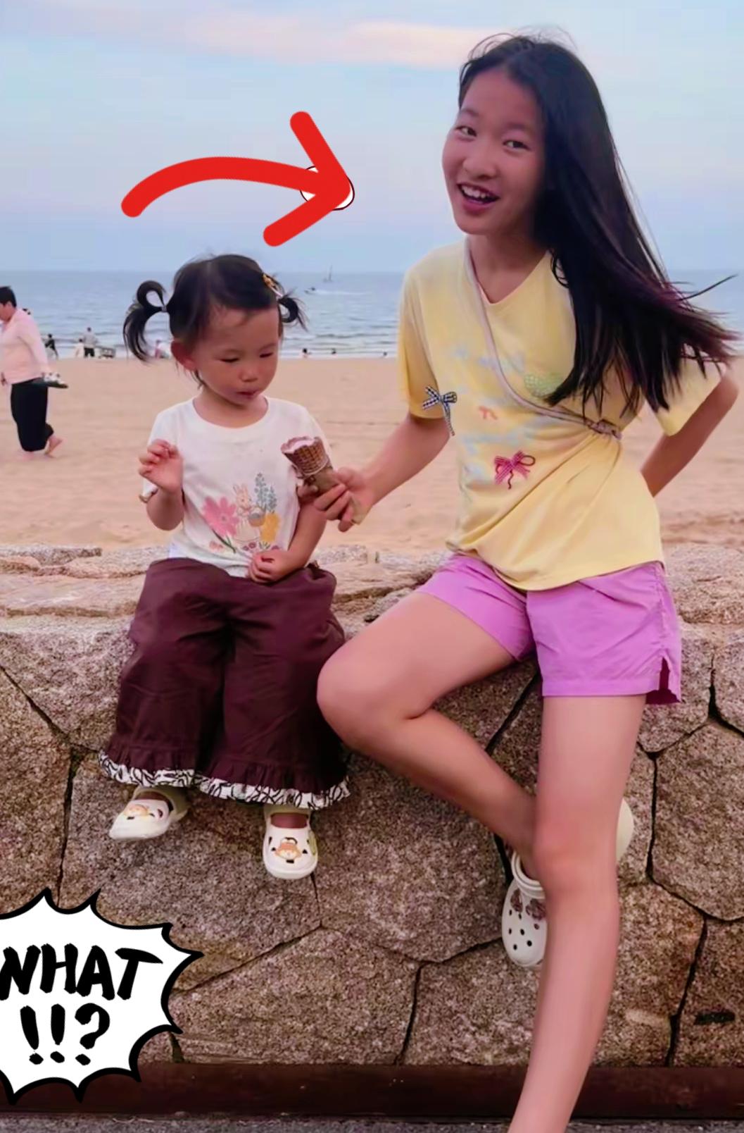 张雪峰老师的小舅子发了外甥女张姩菡陪自己女儿玩的视频，视频中的张姩菡打扮很朴素，