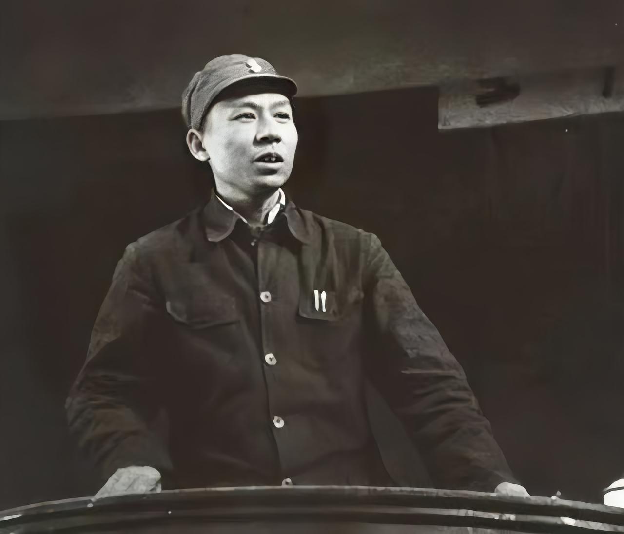 刘少奇是什么时候进入中央领导核心的？那是1943年，刘少奇离开新四军，回到了延安