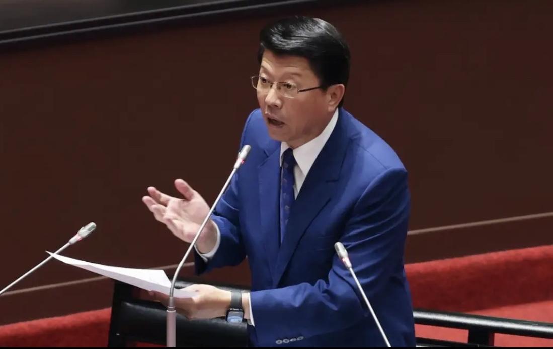 陈以信突然宣战台南市长！谢龙介霸气回应：初选必赢！今天蓝营炸锅了！前蓝委陈以