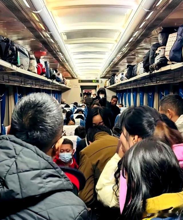 飞机懵了，高铁傻了，我估摸着连大巴司机都想不明白，怎么一夜之间，大家抢破头的竟然