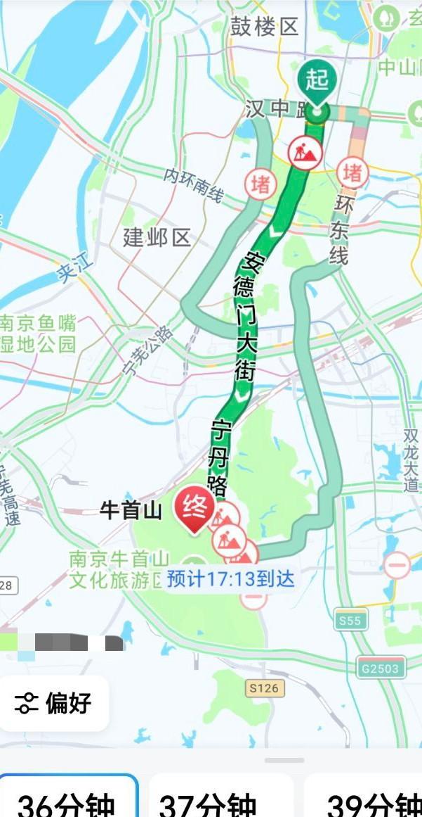 同样的南京4A级名山旅游区，一个游客暴增，一个波澜不惊。一个即将通地铁，一个地铁