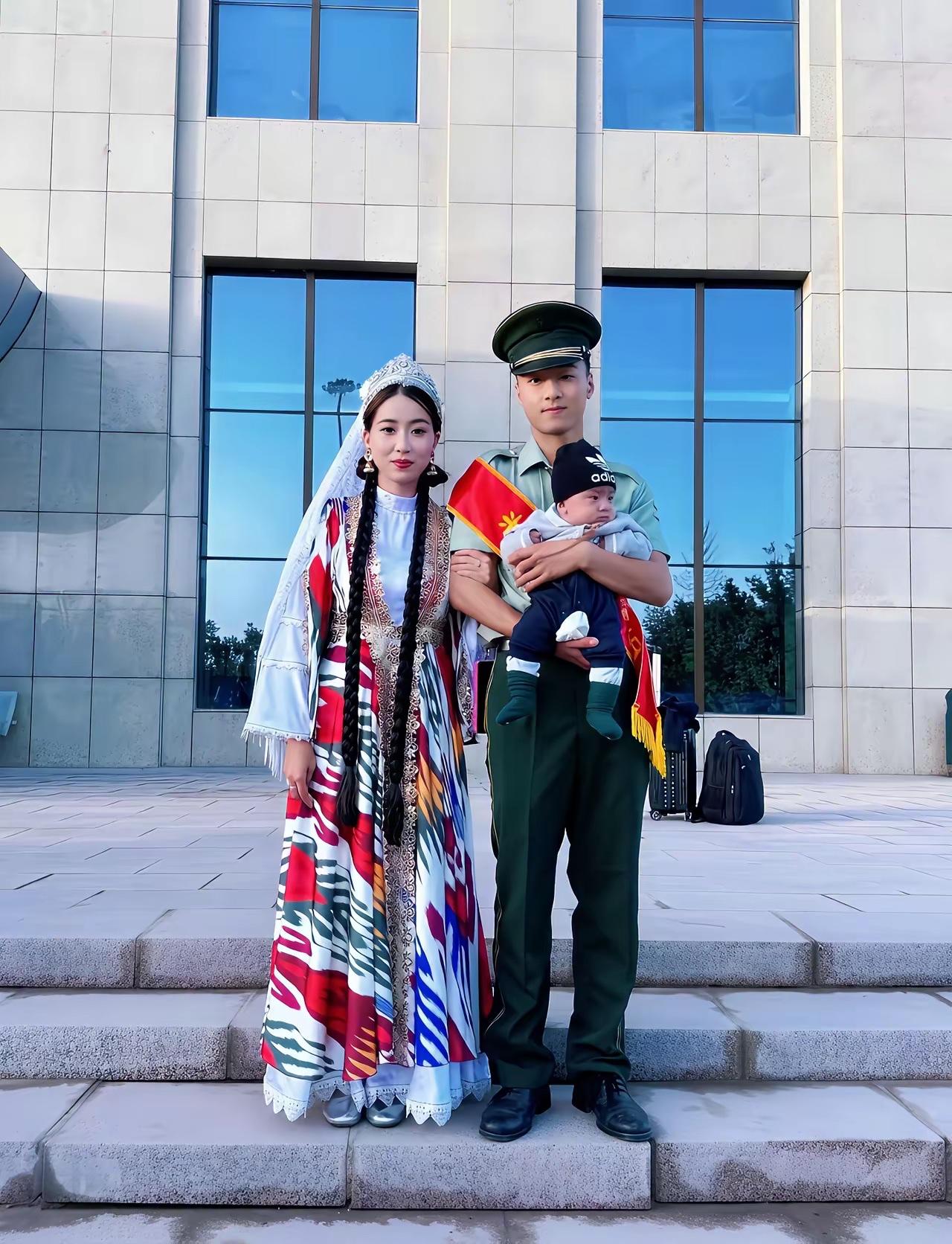 维吾尔族媳妇、汉族军人老公和他们的维汉宝宝。送上最美好的祝福。说实话，看到这