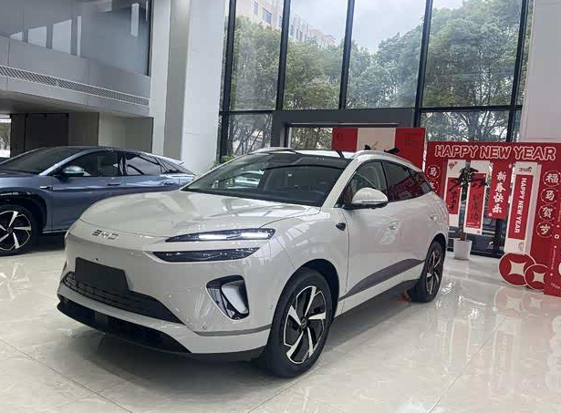 比亚迪这是要掀桌子海狮06EV这配置单看得我有点懵刚刷到海狮06EV到店的消息