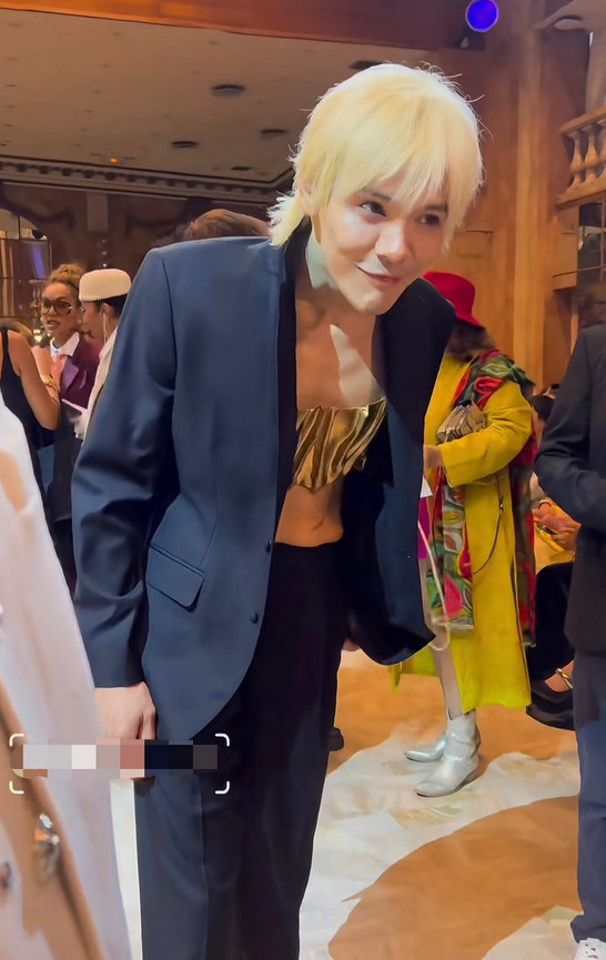 向佐又穿女装了我不意外，郭碧婷无动于衷我也不意外，让我没想到的是，向