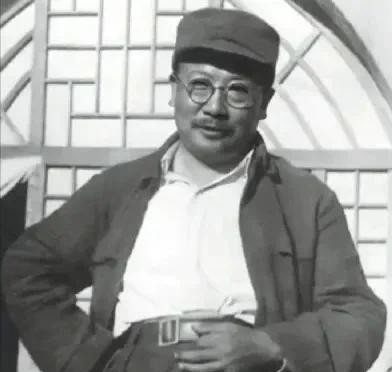 1943年，一叛徒找到李克农，“噗通”一声跪在地上：“我错了，可否给我一个悔过自