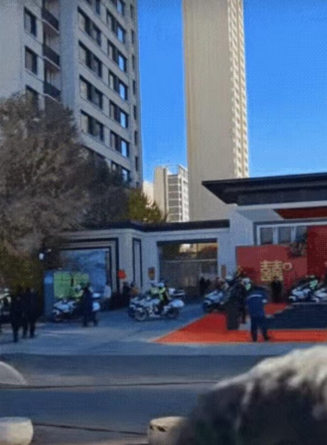 呼和浩特婚车耍威风！8人穿假警服开道，罚得太解气呼和浩特出了档子荒唐事！婚