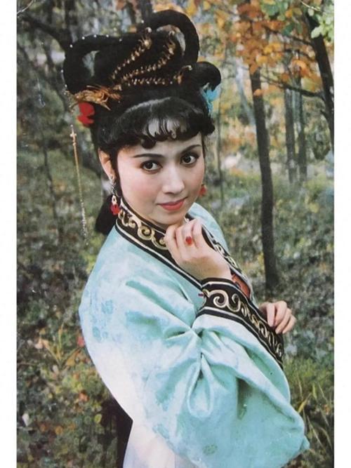 1983年，杨洁导演打量了魏慧丽一眼，毫不客气地说：“又矮又丑，演不了大小姐。”