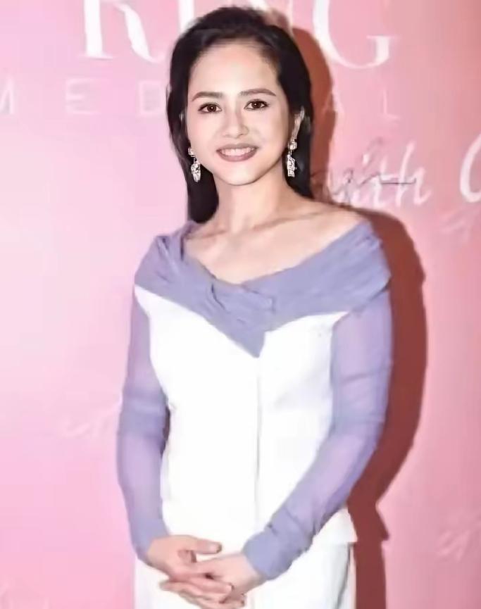前夫骂她“性欲太强”、800万赔偿变废纸，从玉女掌门到深圳售楼小姐，她用25年打
