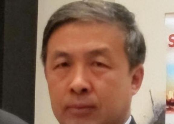 “再晚就没机会了！中国赶紧向美国‘认怂’，主动放弃发展权才是唯一活路！”这类