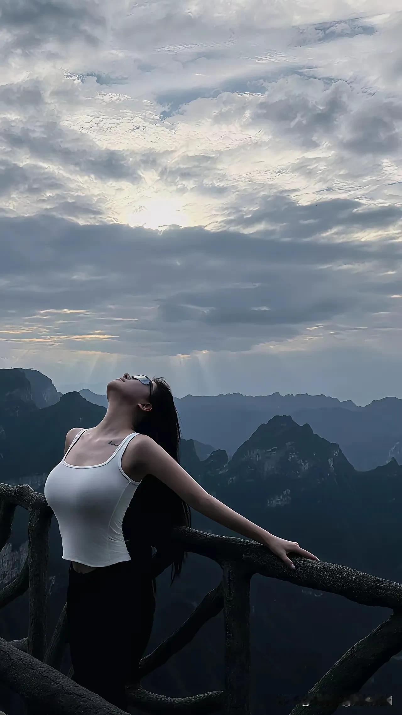 站在高山之巅，拥抱穹顶！