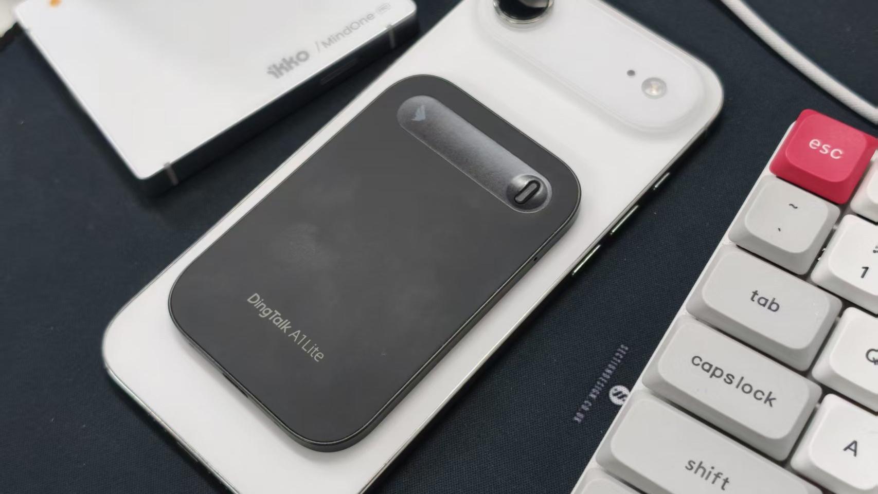 钉钉A1录音卡：超薄磁吸+AI转写，我的万能采访工具