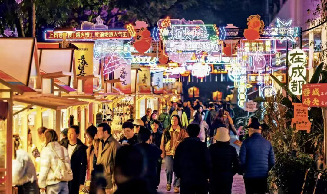 张颐武谈地方文旅爆火短视频撬动文旅流量，酒旅团购、中小商家迎增长。但同质化、生态