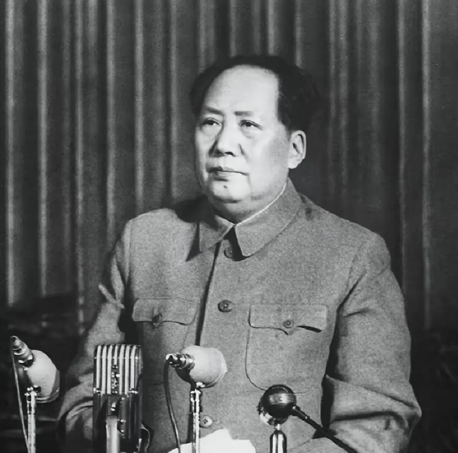“拉出去枪毙!”1950年，毛主席一声大喝，周恩来和聂荣臻惊得连忙从沙发上站起来