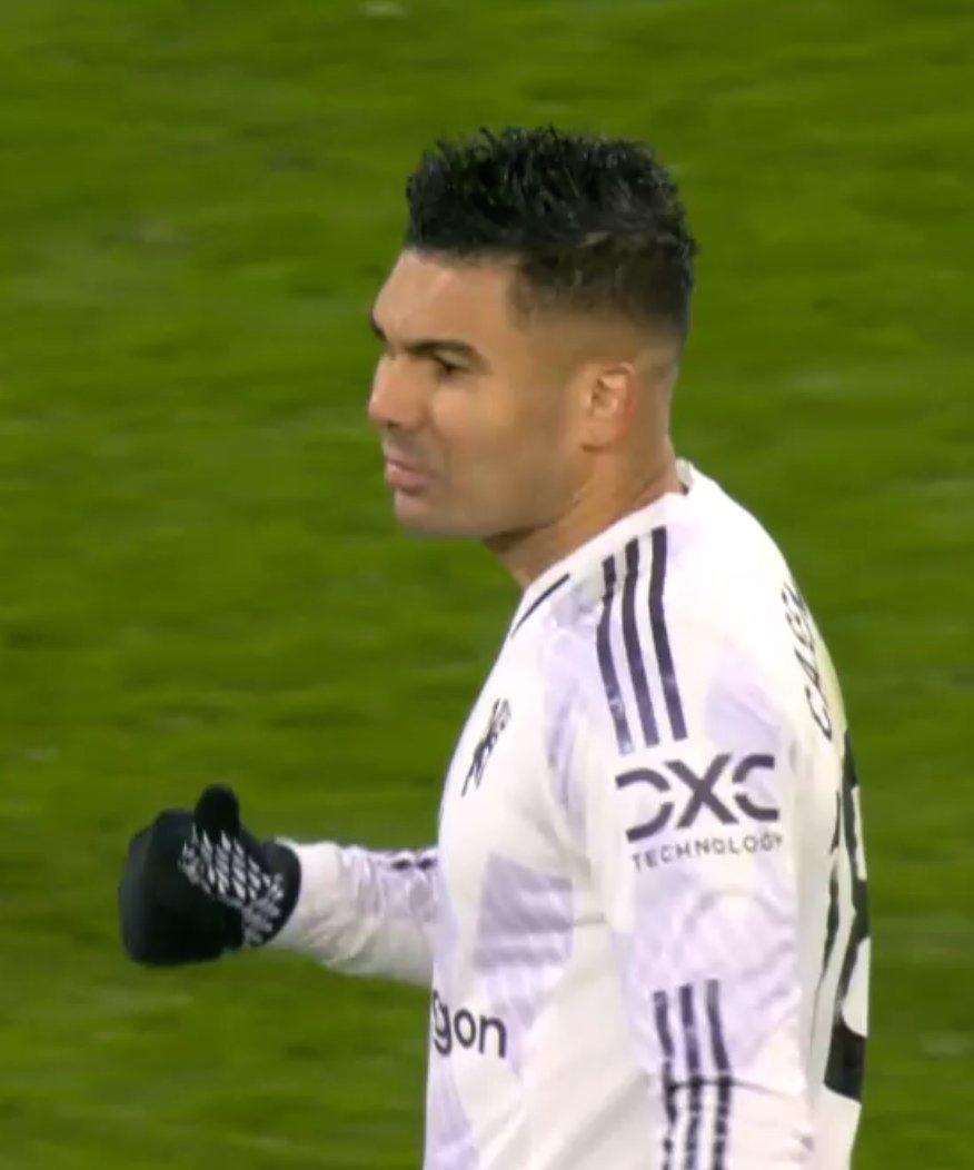 无论谁做主教练，用什么体系4后卫还是3中卫，中场后腰位置一定要推倒重建了！今年