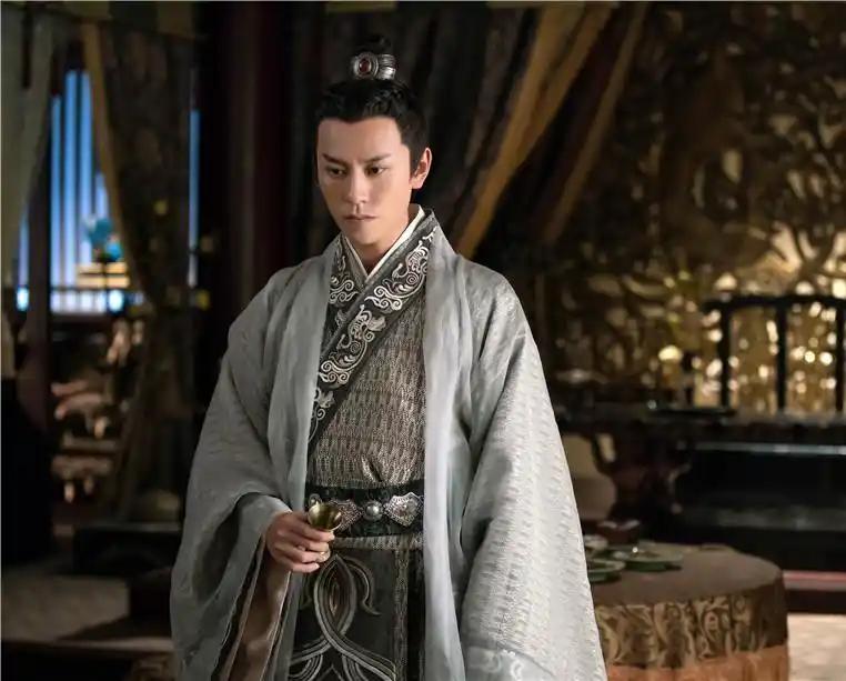 唐玄宗一日连杀三子，儿子李亨照单全收，把最能打的皇孙一杯毒酒送走了至德元载（