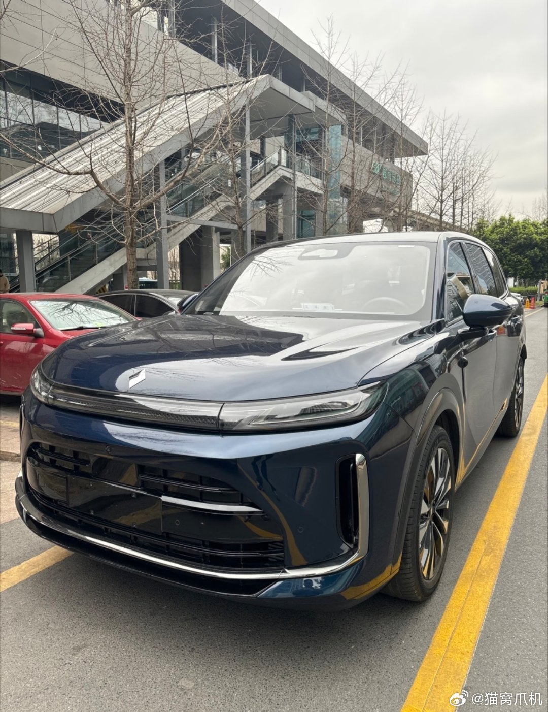 几张网友拍到的上汽五菱华境S，疑似有故人之姿，据说价格有不小优势。