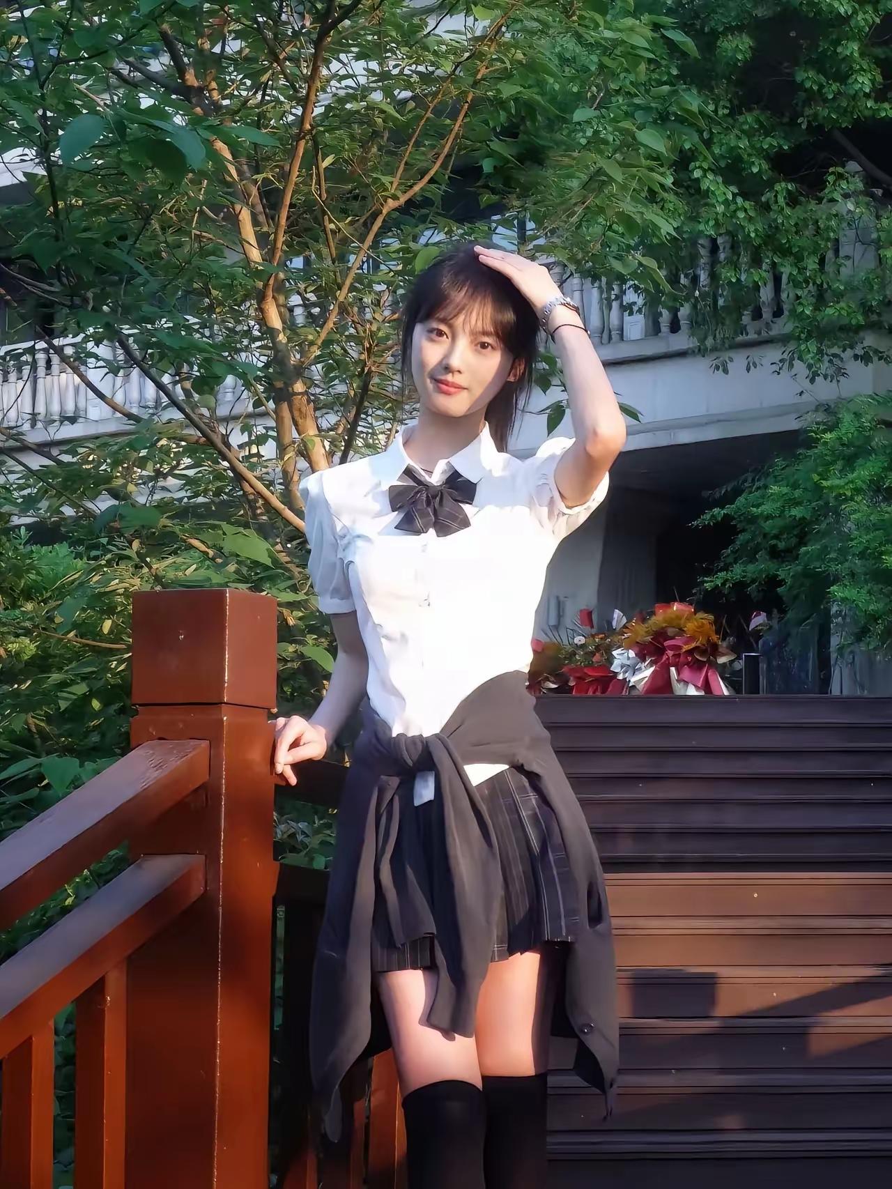 这姑娘穿着水手服好可爱啊！水手服jk制服日系水手服jk水手服美女