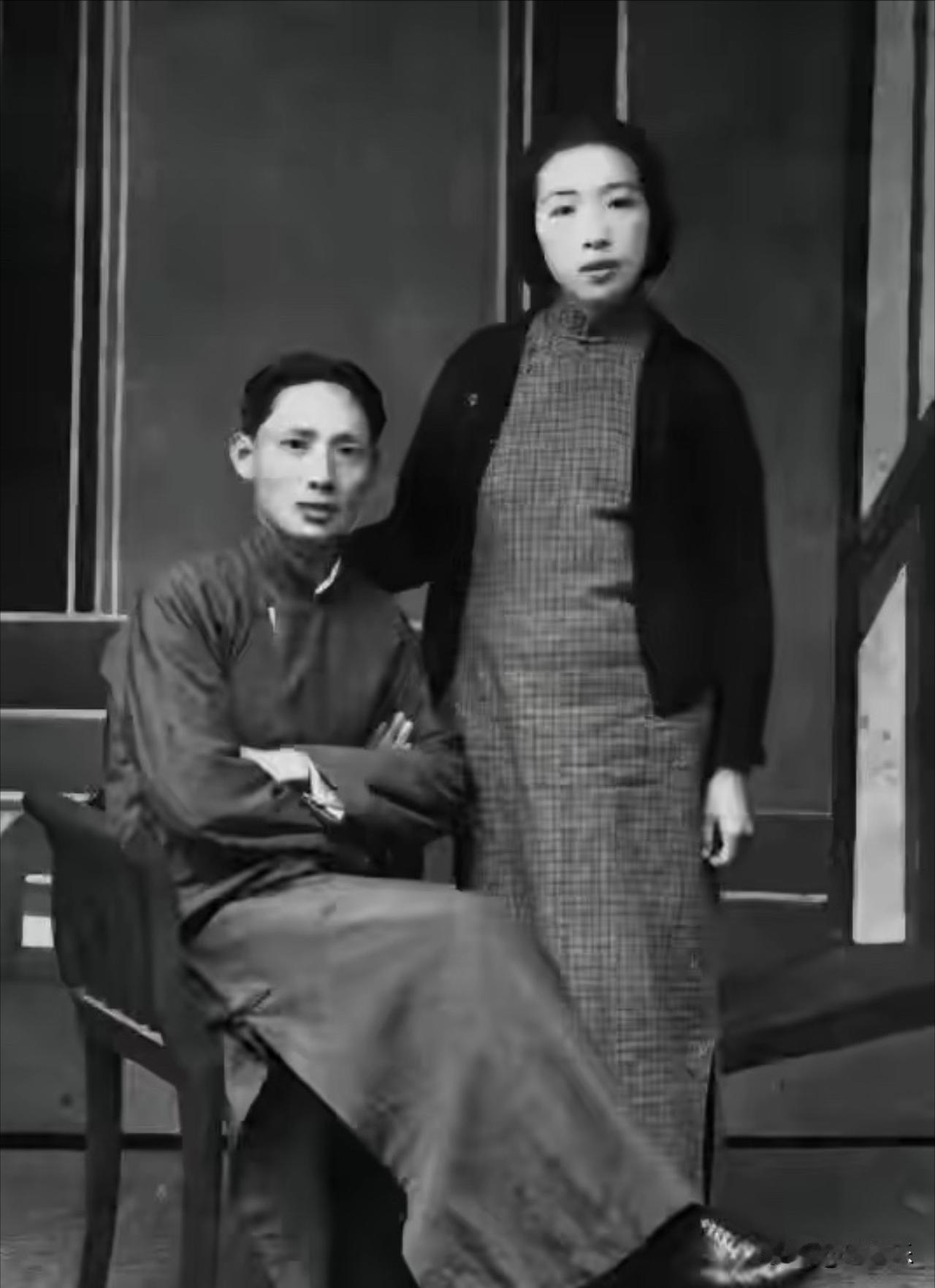 1949年5月3日，杭州解放当晚，时任三野副司令员的粟裕收到一封信。信上只有一行