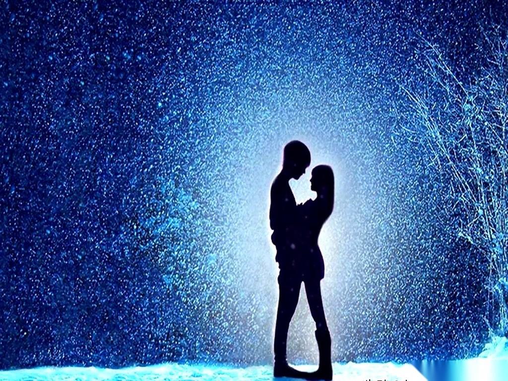 有人说，真正的爱，从来都是不正常的。如果一个人对你，永远理智，永远克制，永远情