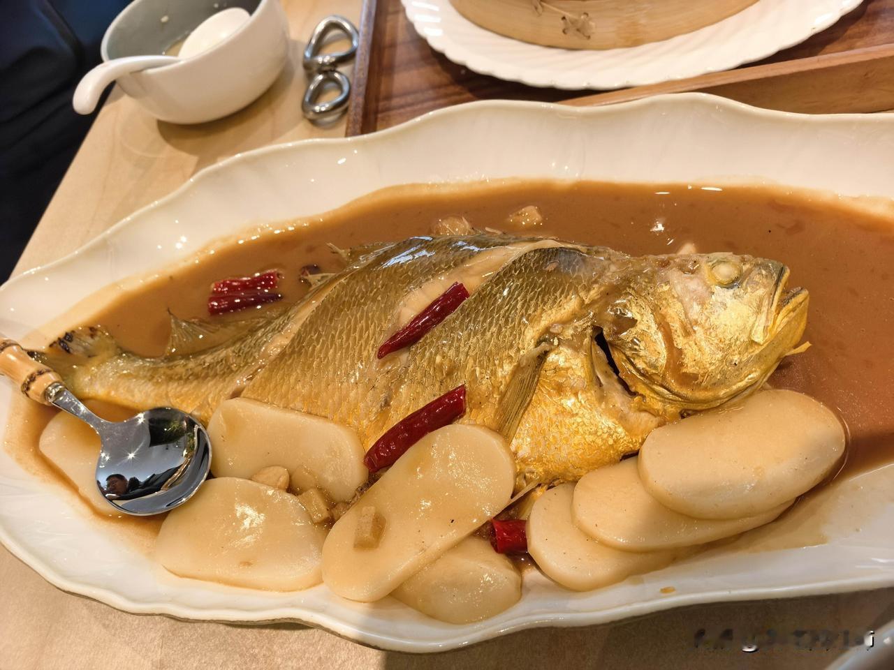 聚餐后一杯黑咖啡把我干进了急诊中午和同事们开心聚餐，吃得非常愉快，结果下午困倦