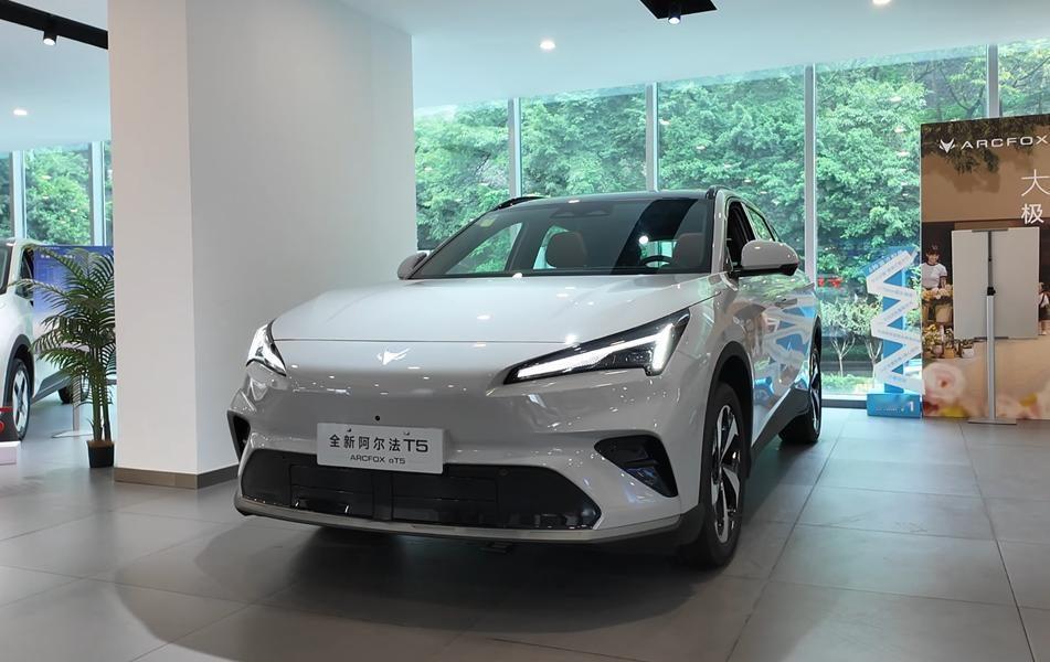 【同比增长112%！北汽新能源10月销量破3万辆】日前，北汽新能源官宣：今年前1