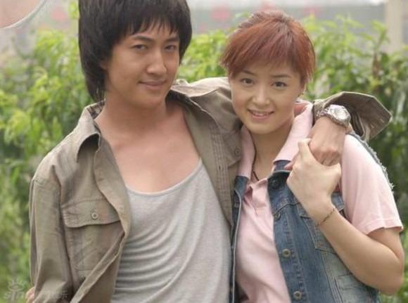 王阳提分手那天，蒋欣刚拿下华妃片酬。2007年两人处对象，王阳往她房车冰箱塞满雪