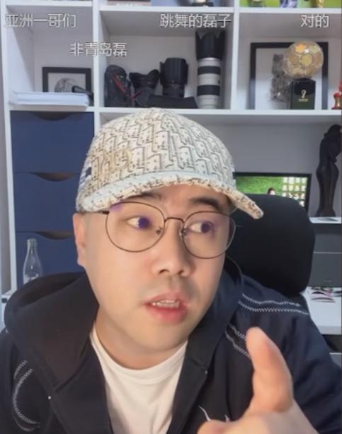 媒体人徐江在直播时表示上海海港的武磊和上海申花的米内罗有点像。这两个人都有点怕身