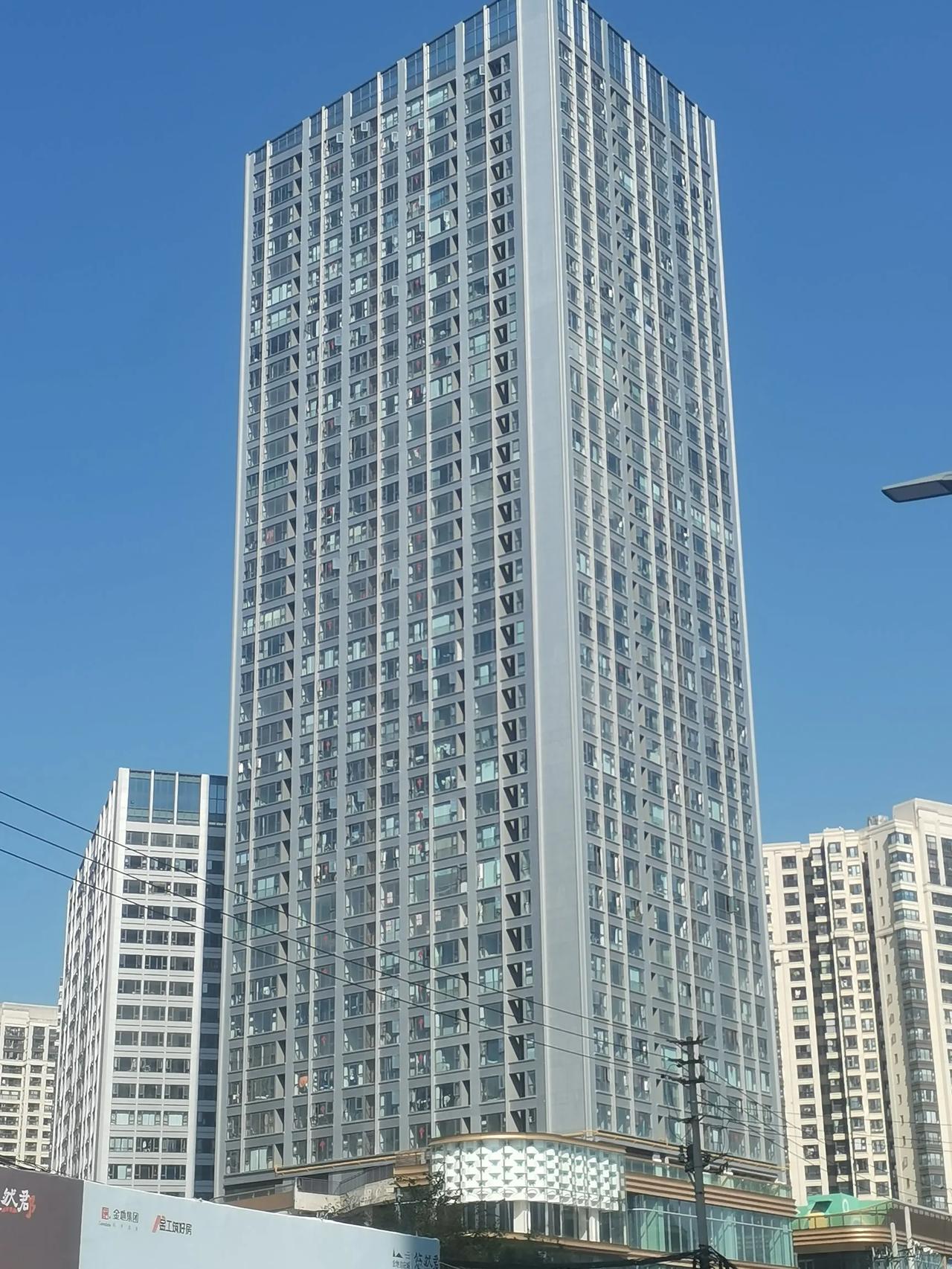 这个金地地产公司开发的这个地块指示牌上写着的是恒太城K地块，我一直误认为是金地城