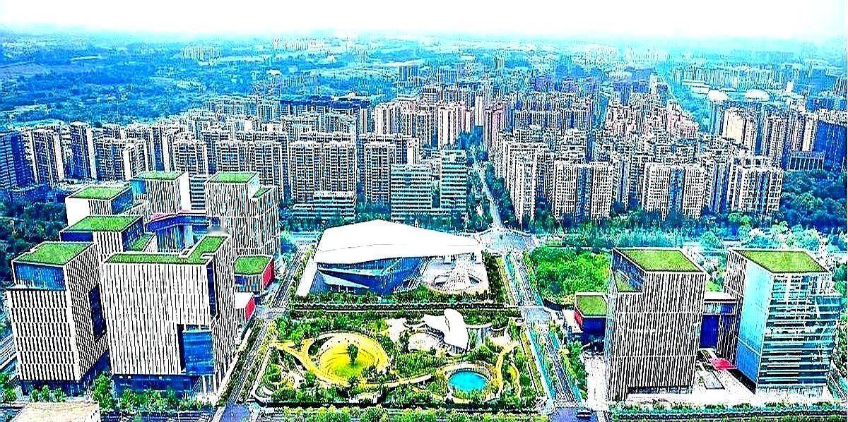 “西安、沈阳有的发动机，成都地铁口也要有了。”凌晨一点，成飞门口的小吃摊还在