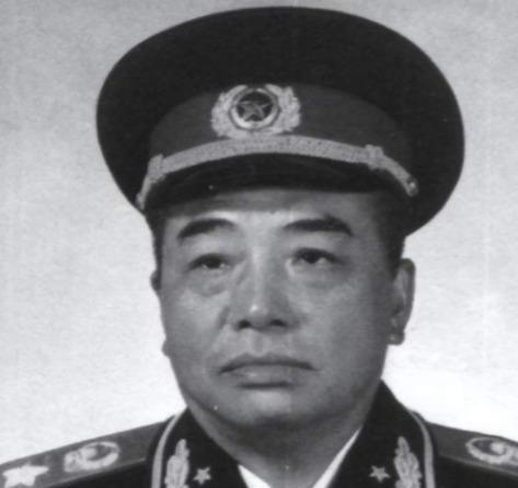 1974年11月29日，彭德怀在北京离世，那时周恩来正承受着病痛折磨，处境艰难，