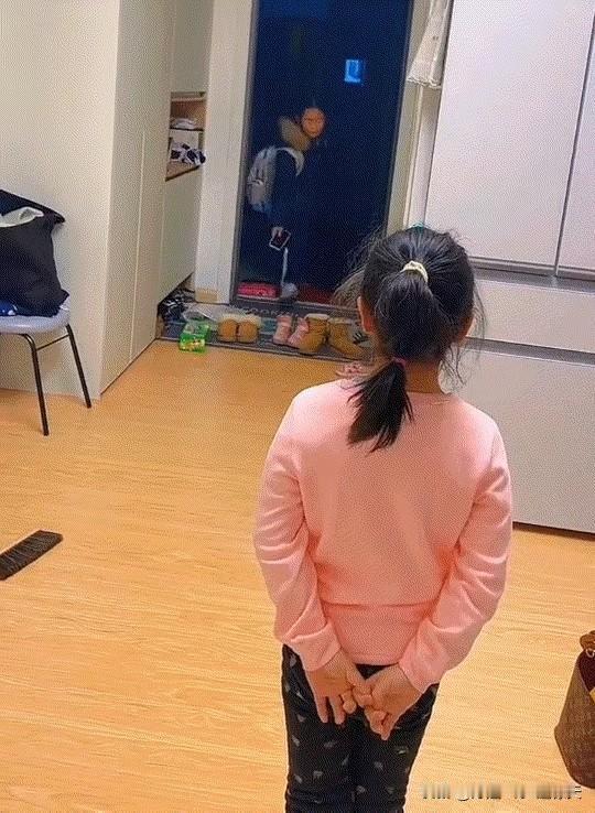 破防！威海姐妹离婚后半年未见，四目相对瞬间相拥而泣，这一幕戳痛多少人心酸！