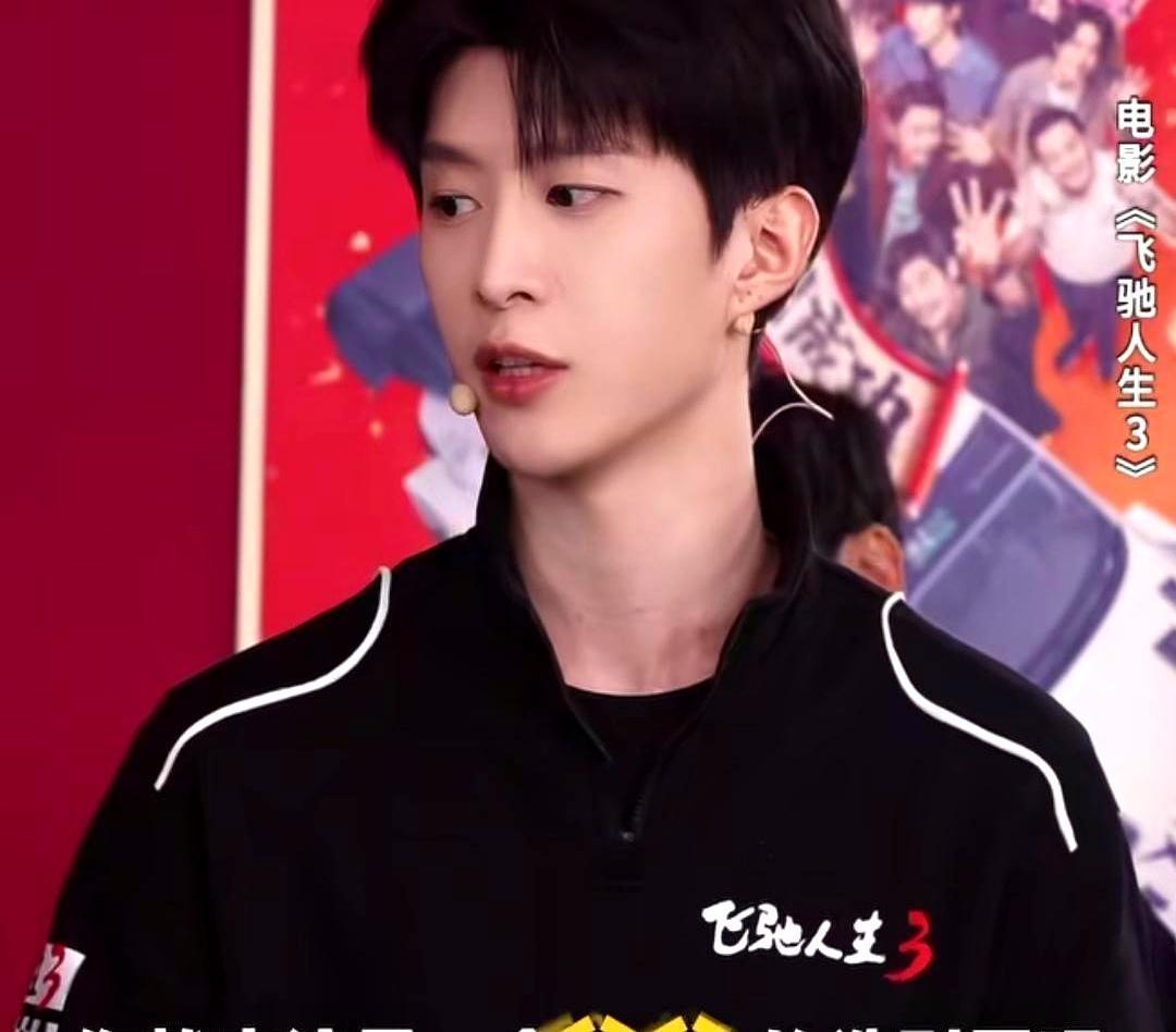 票房养你爷爷？沈腾一句毒舌把范丞丞怼上热搜，我却听出老父亲的心酸！片场抢零食