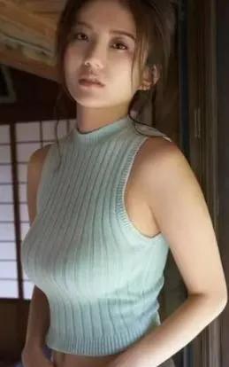 伊东纱冶子，1994年生于日本大阪府，毕业于近畿大学。她是日本前模特、演员，曾获