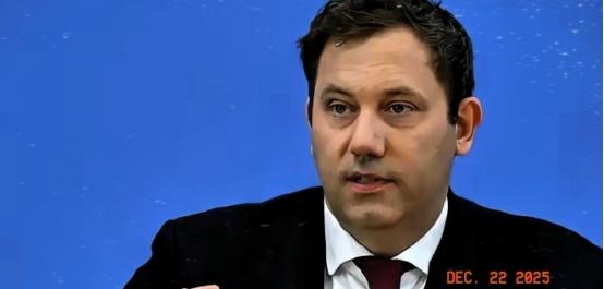 刚从中方访问回国的德国财政部长克林拜尔，在德国接受采访时警告说：我在中国已经亲眼